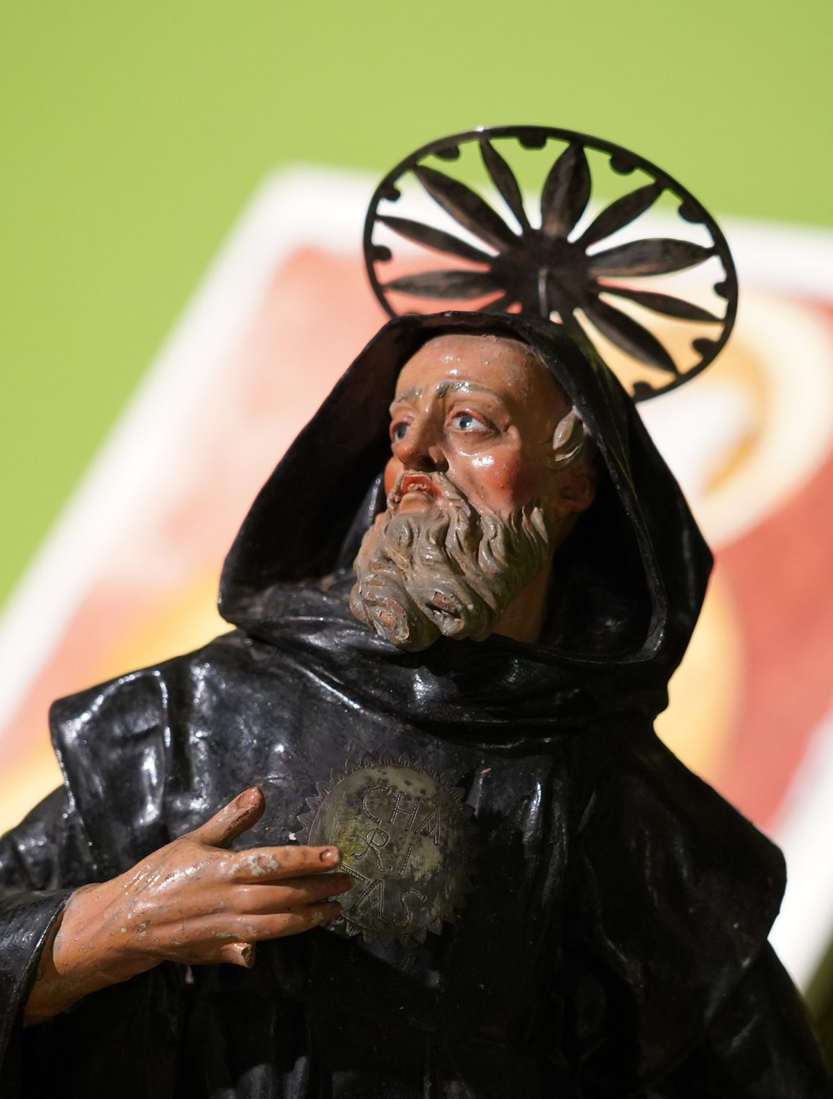 Statua di San Francesco di Paola in cartapesta policroma